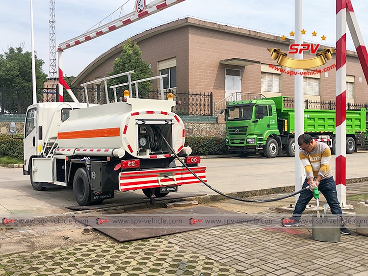 2,000 Litres Refueling Tank Truck JMC - Refueling 2,000 Litres Refueling Tank Truck JMC - Refueling